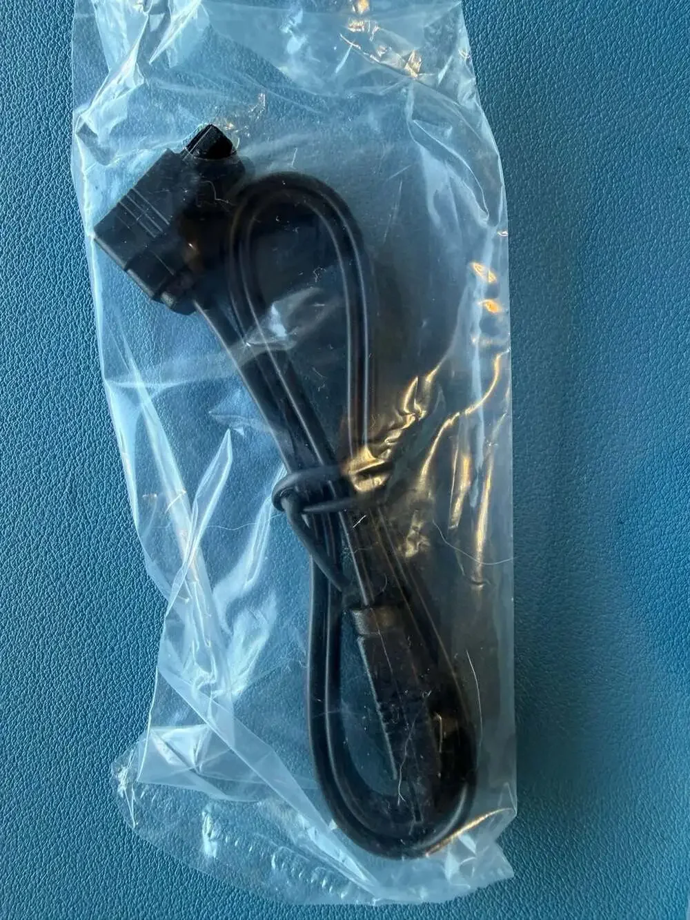 (2) Cable Matters SATA 3.0 6Gbps 90-Degree to Straight Data Cable